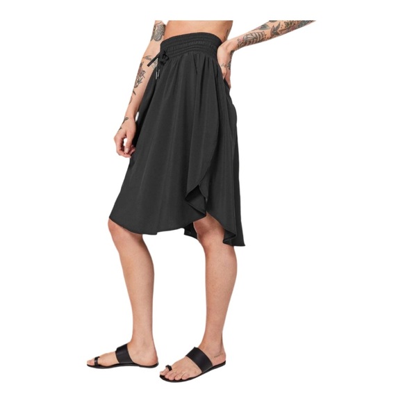 Lululemon The Everday Skirt Size 6 EUC - Picture 1 of 4